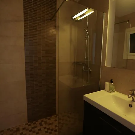 Spacious Modern In A Beautiful Area Apartmán